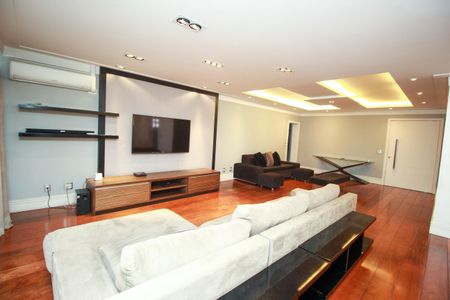 Apartamento para alugar com 266m², 4 quartos e 3 vagas Apartamento para alugar com 266m², 4 quartos e 3 vagasSala