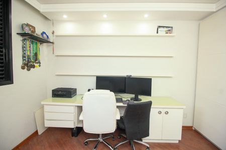 Apartamento para alugar com 266m², 4 quartos e 3 vagas Apartamento para alugar com 266m², 4 quartos e 3 vagasEscritório