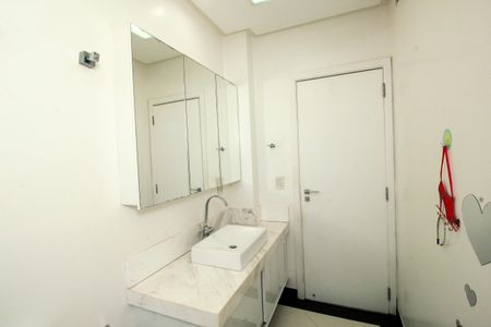 Apartamento para alugar com 266m², 4 quartos e 3 vagas Apartamento para alugar com 266m², 4 quartos e 3 vagasBanheiro Social