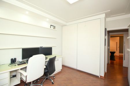 Apartamento para alugar com 266m², 4 quartos e 3 vagas Apartamento para alugar com 266m², 4 quartos e 3 vagasEscritório