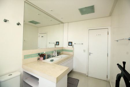 Apartamento para alugar com 266m², 4 quartos e 3 vagas Apartamento para alugar com 266m², 4 quartos e 3 vagasBanheiro da Suíte Master