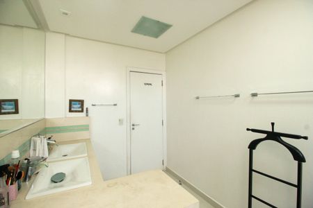 Apartamento para alugar com 266m², 4 quartos e 3 vagas Apartamento para alugar com 266m², 4 quartos e 3 vagasBanheiro da Suíte Master