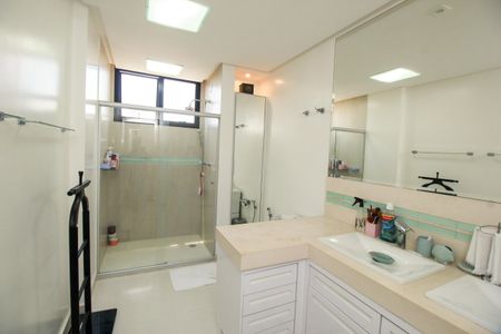 Apartamento para alugar com 266m², 4 quartos e 3 vagas Apartamento para alugar com 266m², 4 quartos e 3 vagasBanheiro da Suíte Master