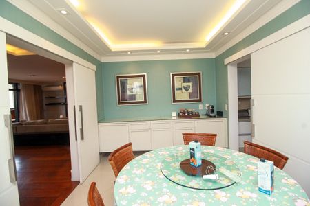 Apartamento para alugar com 266m², 4 quartos e 3 vagas Apartamento para alugar com 266m², 4 quartos e 3 vagasSala de Almoço