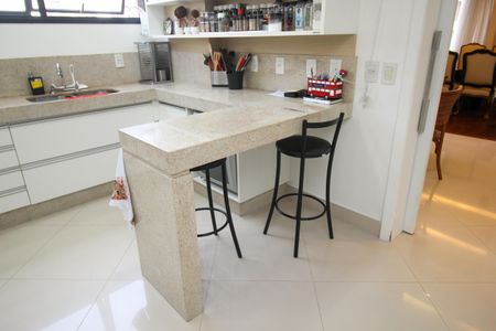 Apartamento para alugar com 266m², 4 quartos e 3 vagas Apartamento para alugar com 266m², 4 quartos e 3 vagasCozinha