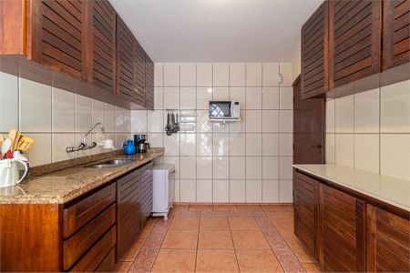 Casa de Condomínio à venda com 4 quartos, 255m² em Jardim dos Estados, São Paulo