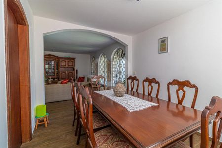 Casa de Condomínio à venda com 4 quartos, 255m² em Jardim dos Estados, São Paulo