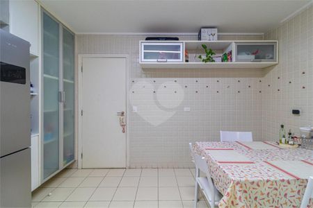 Casa à venda com 265m², 4 quartos e 3 vagas