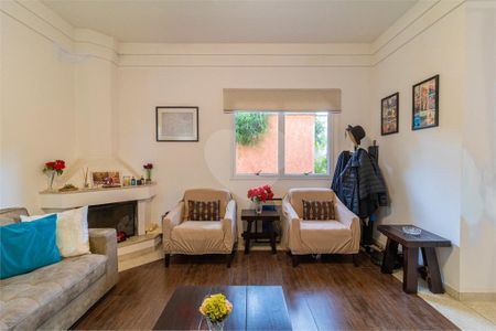 Casa à venda com 4 quartos, 265m² em Campo Belo, São Paulo