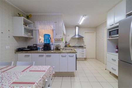 Casa à venda com 265m², 4 quartos e 3 vagas