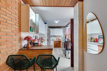 Casa de condomínio à venda com 111m², 3 quartos e 1 vaga