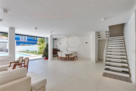 Casa à venda com 4 quartos, 375m² em Jardim dos Estados, São Paulo