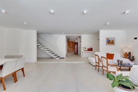 Casa à venda com 4 quartos, 375m² em Jardim dos Estados, São Paulo