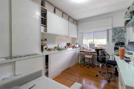 Apartamento à venda com 220m², 4 quartos e 3 vagas