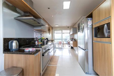 Apartamento à venda com 220m², 4 quartos e 3 vagas