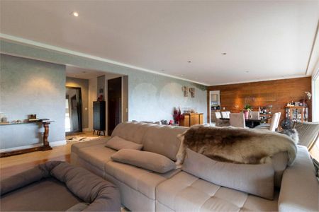 Apartamento à venda com 220m², 4 quartos e 3 vagas