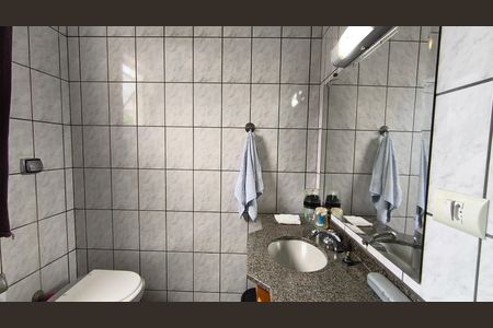 Casa à venda com 152m², 4 quartos e 2 vagas Casa à venda com 152m², 4 quartos e 2 vagasBanheiro