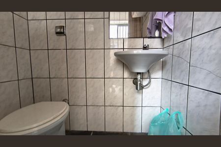 Casa à venda com 152m², 4 quartos e 2 vagas Casa à venda com 152m², 4 quartos e 2 vagasBanheiro de Serviço