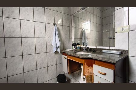 Casa à venda com 152m², 4 quartos e 2 vagas Casa à venda com 152m², 4 quartos e 2 vagasBanheiro