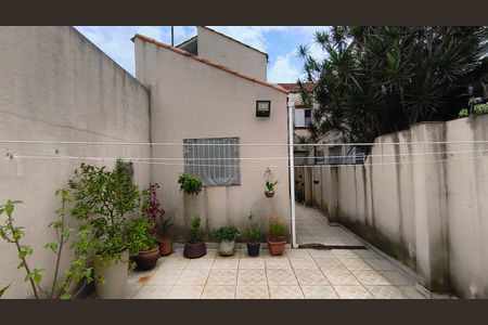 Casa à venda com 152m², 4 quartos e 2 vagas Casa à venda com 152m², 4 quartos e 2 vagasQuintal