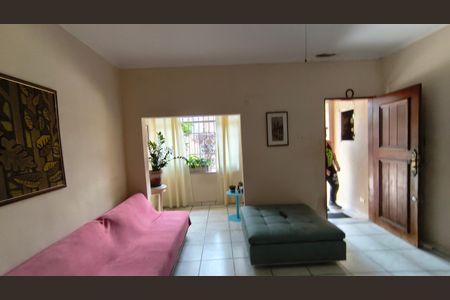 Casa à venda com 152m², 4 quartos e 2 vagas Casa à venda com 152m², 4 quartos e 2 vagasSala