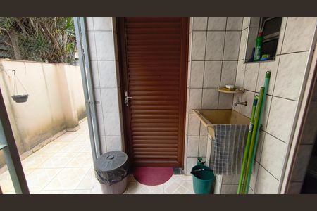 Casa à venda com 152m², 4 quartos e 2 vagas Casa à venda com 152m², 4 quartos e 2 vagasÁrea de Serviço