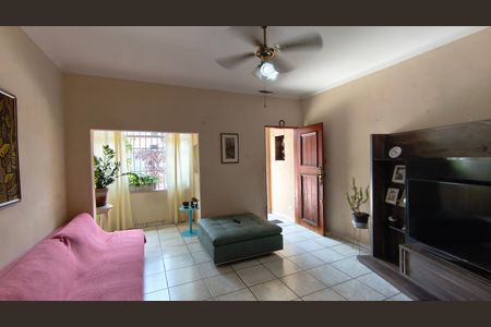 Casa à venda com 152m², 4 quartos e 2 vagas Casa à venda com 152m², 4 quartos e 2 vagasSala