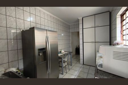 Casa à venda com 152m², 4 quartos e 2 vagas Casa à venda com 152m², 4 quartos e 2 vagasCozinha