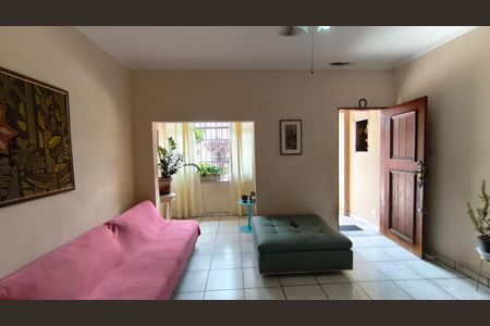 Casa à venda com 152m², 4 quartos e 2 vagas Casa à venda com 152m², 4 quartos e 2 vagasSala