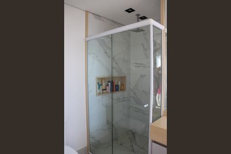 Apartamento para alugar com 180m², 3 quartos e 4 vagasBanheira da Suíte 2