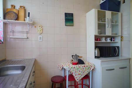 Cozinha de apartamento para alugar com 1 quarto, 60m² em Bela Vista, Porto Alegre