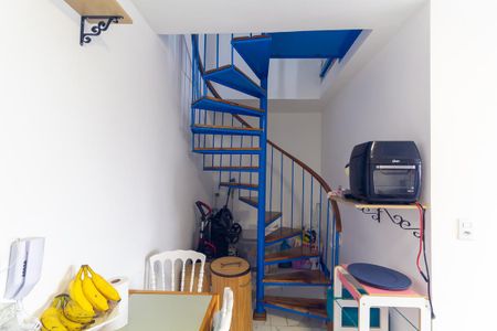 Apartamento à venda com 70m², 2 quartos e sem vagaSala - Escada