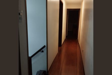 Corredor de casa para alugar com 3 quartos, 136m² em Vila Butantã, São Paulo
