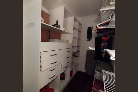 Closet de casa para alugar com 3 quartos, 136m² em Vila Butantã, São Paulo