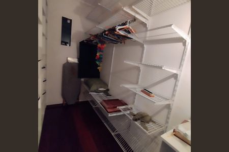 Closet de casa para alugar com 3 quartos, 136m² em Vila Butantã, São Paulo