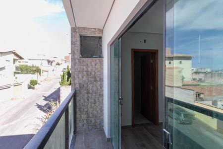 Casa à venda com 145m², 3 quartos e 4 vagas Casa à venda com 145m², 3 quartos e 4 vagasVaranda da suíte