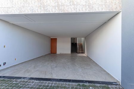 Casa à venda com 145m², 3 quartos e 4 vagas Casa à venda com 145m², 3 quartos e 4 vagasGaragem
