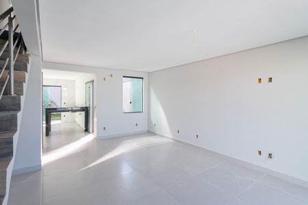 Sala de casa à venda com 3 quartos, 145m² em Morro do Confisco, Contagem
