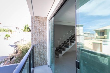 Varanda da sala de casa à venda com 3 quartos, 145m² em Morro do Confisco, Contagem