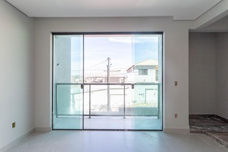 Casa à venda com 145m², 3 quartos e 4 vagas Casa à venda com 145m², 3 quartos e 4 vagasVaranda da sala