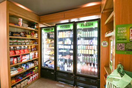 Studio para alugar com 24m², 1 quarto e sem vaga Studio para alugar com 24m², 1 quarto e sem vagaÁrea comum - Mercadinho