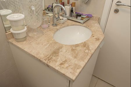 Apartamento à venda com 68m², 2 quartos e 2 vagasBanheiro Social