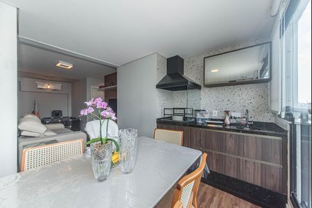 Apartamento à venda com 68m², 2 quartos e 2 vagasSala - Varanda