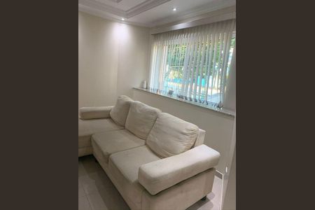 Casa à venda com 3 quartos, 240m² em São Domingos, São Paulo