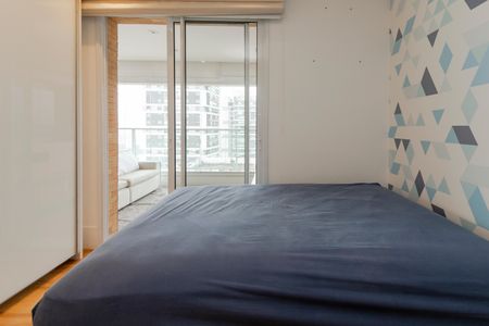 Apartamento à venda com 246m², 3 quartos e 3 vagas Apartamento à venda com 246m², 3 quartos e 3 vagasSuíte 2