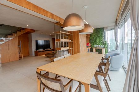 Apartamento à venda com 246m², 3 quartos e 3 vagas Apartamento à venda com 246m², 3 quartos e 3 vagasVaranda da Sala