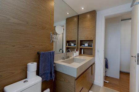 Apartamento à venda com 246m², 3 quartos e 3 vagas Apartamento à venda com 246m², 3 quartos e 3 vagasBanheiro da Suíte 1