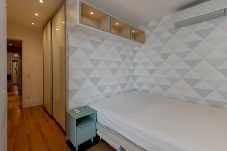 Apartamento à venda com 246m², 3 quartos e 3 vagas Apartamento à venda com 246m², 3 quartos e 3 vagasSuíte 3