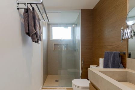 Apartamento à venda com 246m², 3 quartos e 3 vagas Apartamento à venda com 246m², 3 quartos e 3 vagasBanheiro da Suíte 1