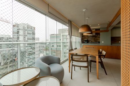 Apartamento à venda com 246m², 3 quartos e 3 vagas Apartamento à venda com 246m², 3 quartos e 3 vagasVaranda da Sala